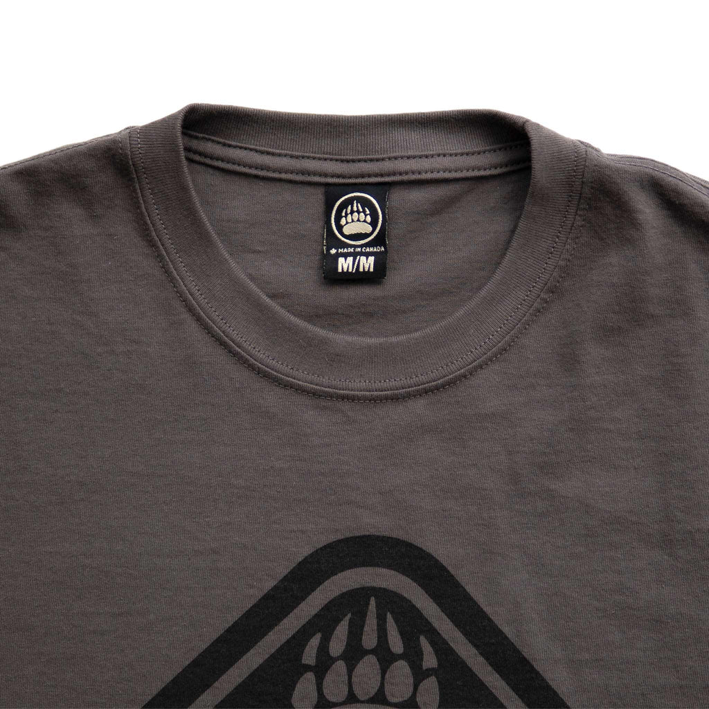 Muskoka Bear Wear – Men's T-Shirt in Dark Charcoal